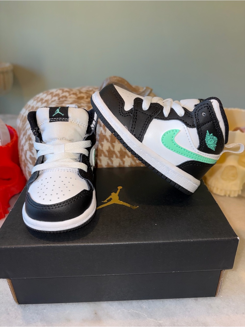 Jordan Kids' Black White Mint Low-Top Sneakers
